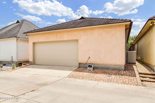 214 Settlers Trace Boulevard, Lafayette, LA 70508