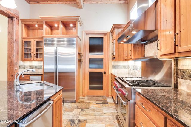 214 Settlers Trace Boulevard, Lafayette, LA 70508