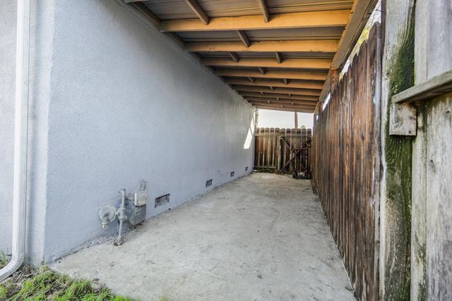 2075 W Monterey Ave, Stockton, CA 95204