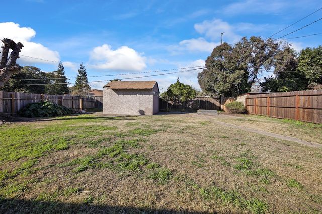 2075 W Monterey Ave, Stockton, CA 95204