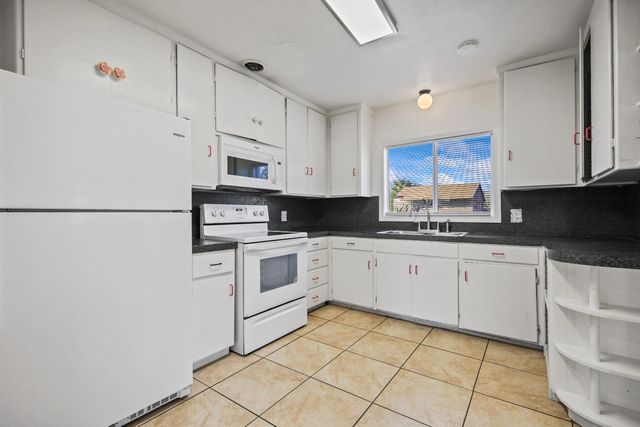 2075 W Monterey Ave, Stockton, CA 95204