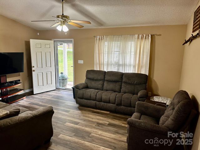 1676 Plyler Lake Road, Gastonia, NC 28054