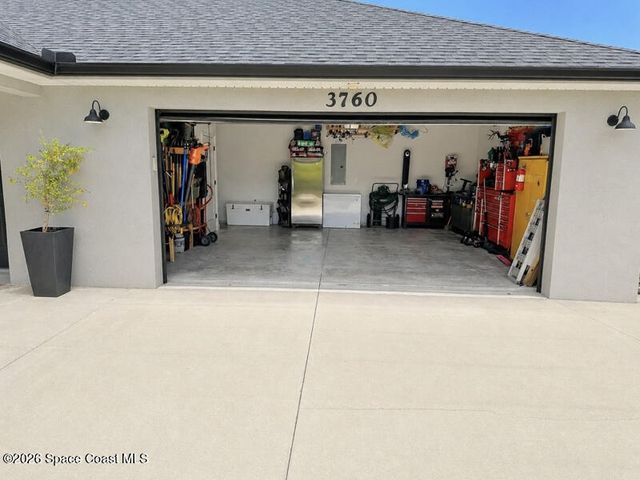 3760 Montgomery Road, Mims, FL 32754