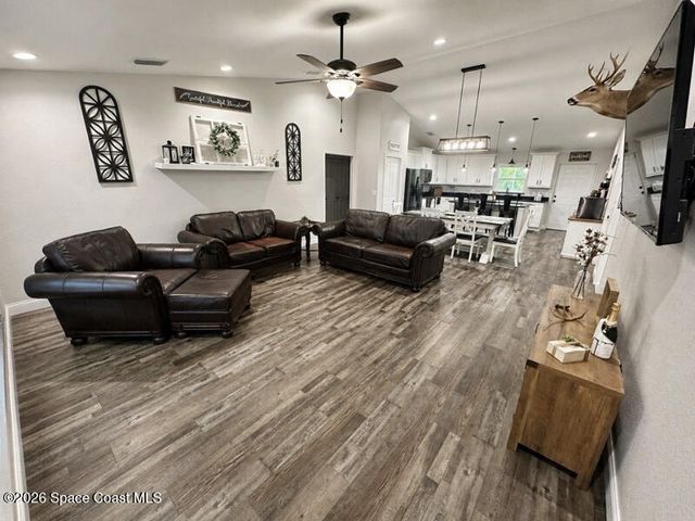 3760 Montgomery Road, Mims, FL 32754