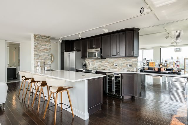 345 W Fullerton Parkway 1303, Chicago, IL 60614