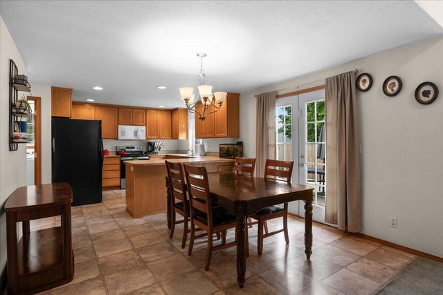 752 Mallory Court, Central Point, OR 97502