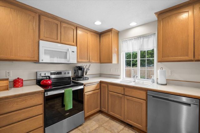 752 Mallory Court, Central Point, OR 97502