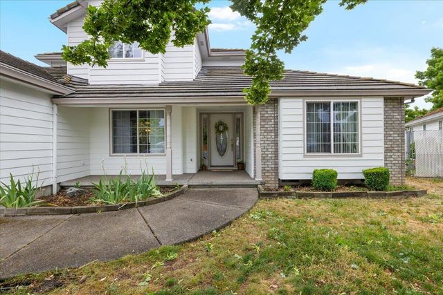 752 Mallory Court, Central Point, OR 97502