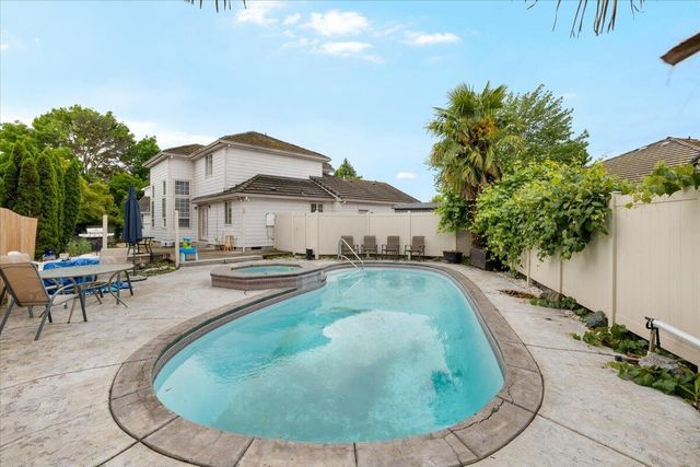 752 Mallory Court, Central Point, OR 97502