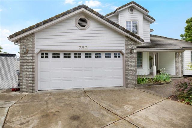 752 Mallory Court, Central Point, OR 97502