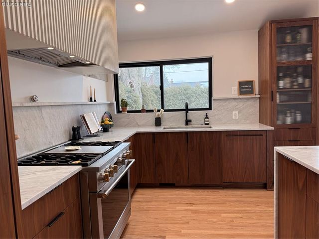 19982 W Doyle Place, Grosse Pointe Woods, MI 48236