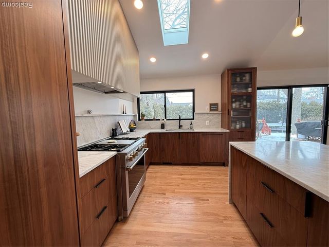 19982 W Doyle Place, Grosse Pointe Woods, MI 48236