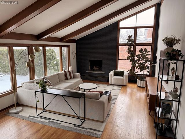 19982 W Doyle Place, Grosse Pointe Woods, MI 48236