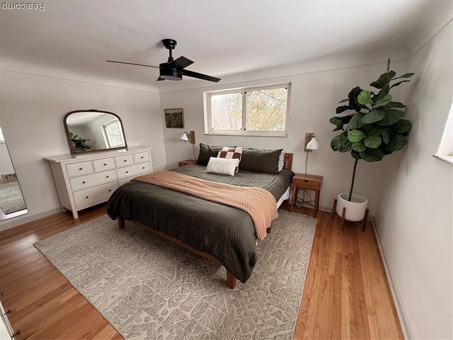 19982 W Doyle Place, Grosse Pointe Woods, MI 48236