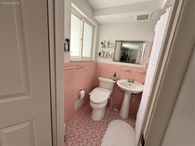 19982 W Doyle Place, Grosse Pointe Woods, MI 48236