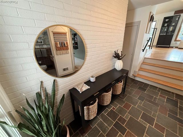 19982 W Doyle Place, Grosse Pointe Woods, MI 48236