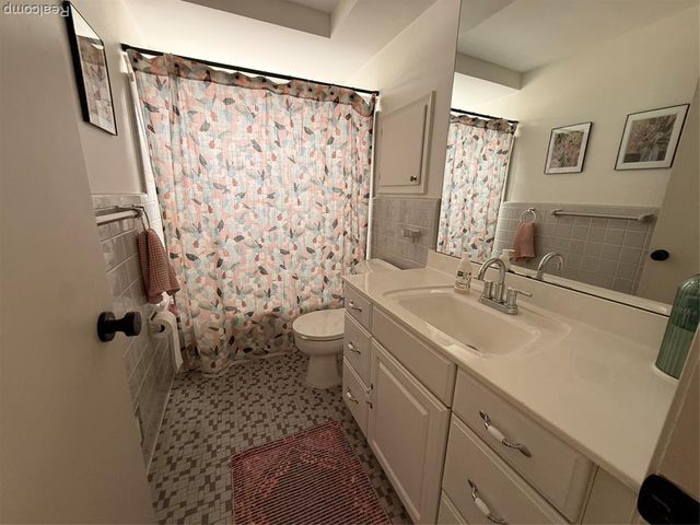 19982 W Doyle Place, Grosse Pointe Woods, MI 48236