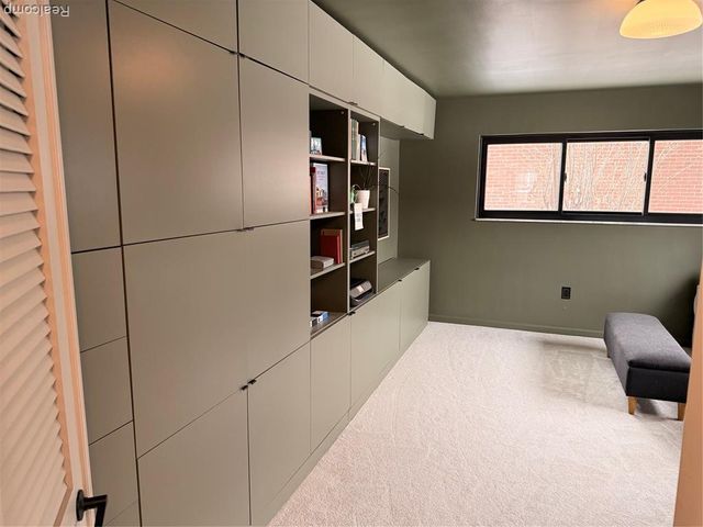 19982 W Doyle Place, Grosse Pointe Woods, MI 48236