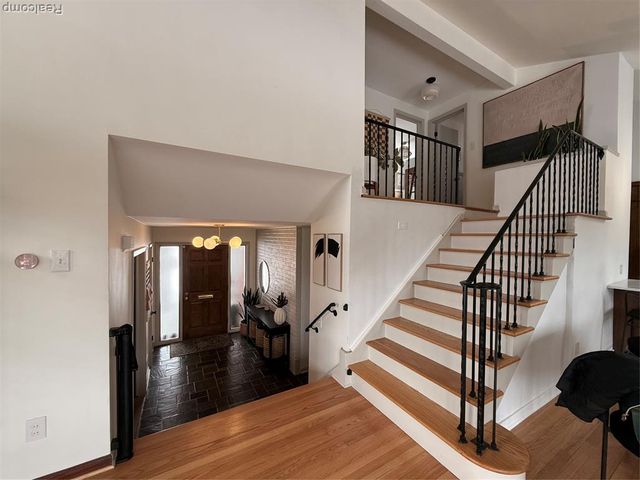 19982 W Doyle Place, Grosse Pointe Woods, MI 48236