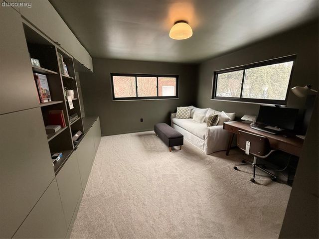 19982 W Doyle Place, Grosse Pointe Woods, MI 48236