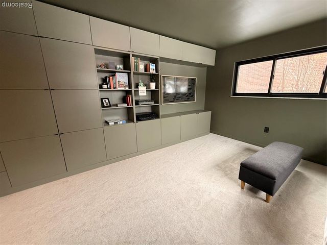 19982 W Doyle Place, Grosse Pointe Woods, MI 48236