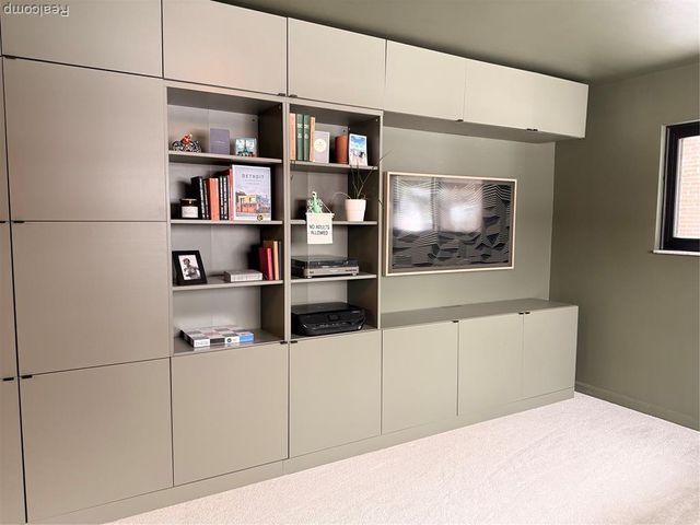 19982 W Doyle Place, Grosse Pointe Woods, MI 48236