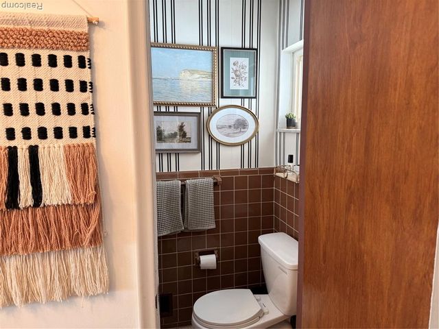 19982 W Doyle Place, Grosse Pointe Woods, MI 48236