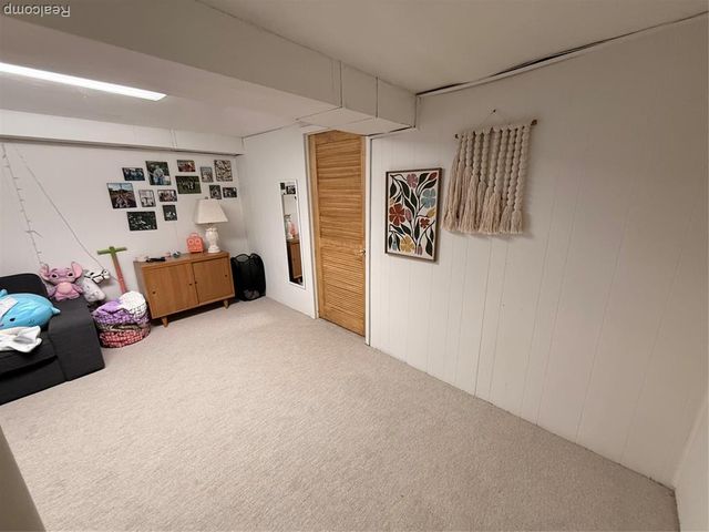 19982 W Doyle Place, Grosse Pointe Woods, MI 48236