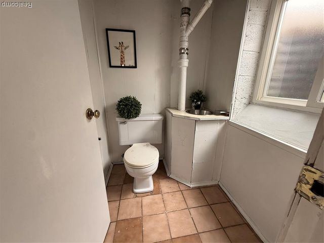 19982 W Doyle Place, Grosse Pointe Woods, MI 48236