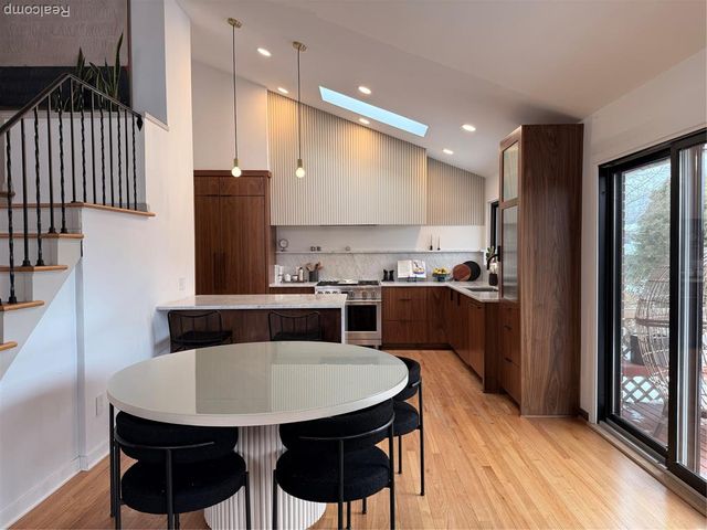 19982 W Doyle Place, Grosse Pointe Woods, MI 48236