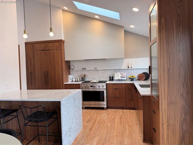 19982 W Doyle Place, Grosse Pointe Woods, MI 48236