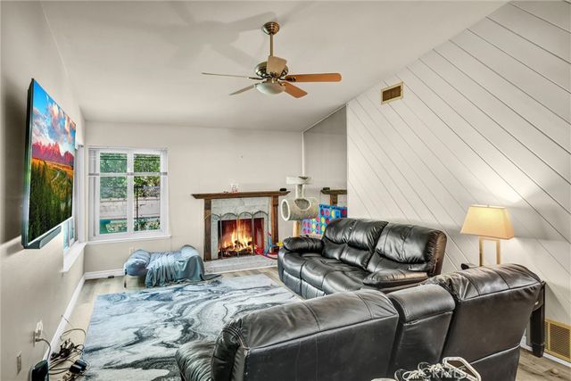 23041 Posada, Valencia, CA 91354