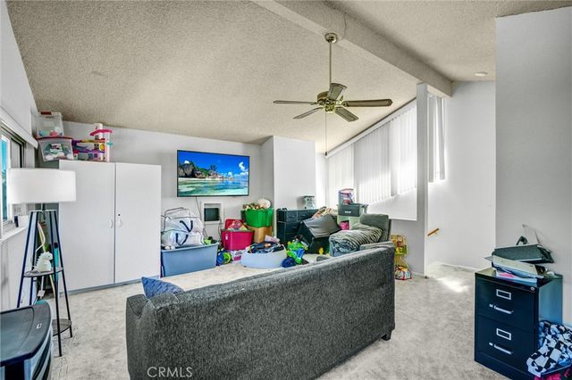 23041 Posada, Valencia, CA 91354