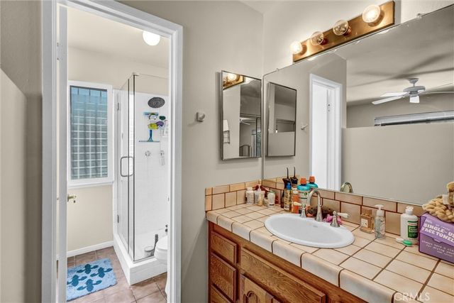 23041 Posada, Valencia, CA 91354
