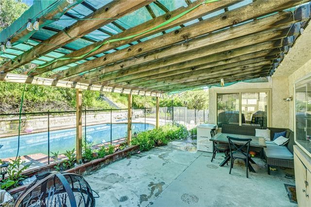 23041 Posada, Valencia, CA 91354
