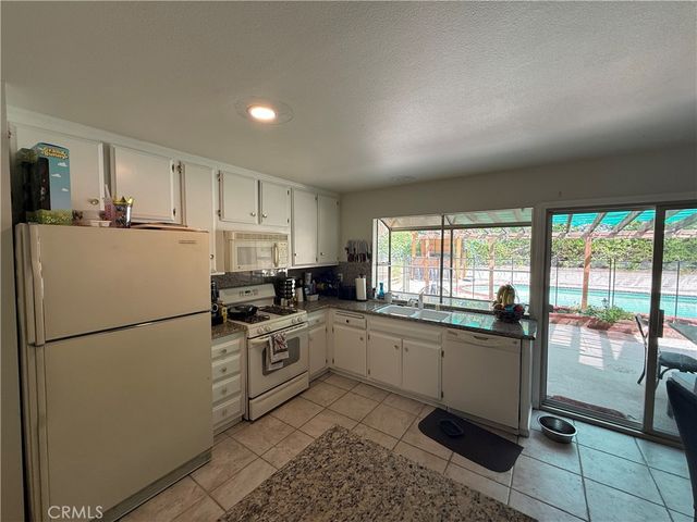 23041 Posada, Valencia, CA 91354