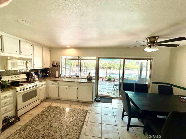 23041 Posada, Valencia, CA 91354