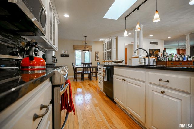 506 W CRESTWOOD Drive, Peoria, IL 61614