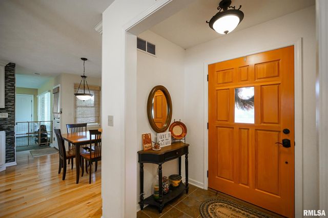 506 W CRESTWOOD Drive, Peoria, IL 61614