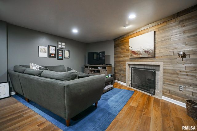 506 W CRESTWOOD Drive, Peoria, IL 61614