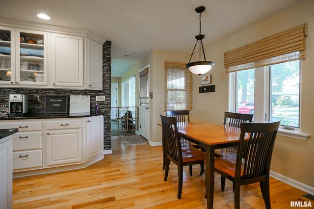 506 W CRESTWOOD Drive, Peoria, IL 61614