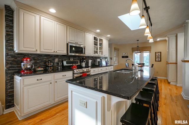 506 W CRESTWOOD Drive, Peoria, IL 61614