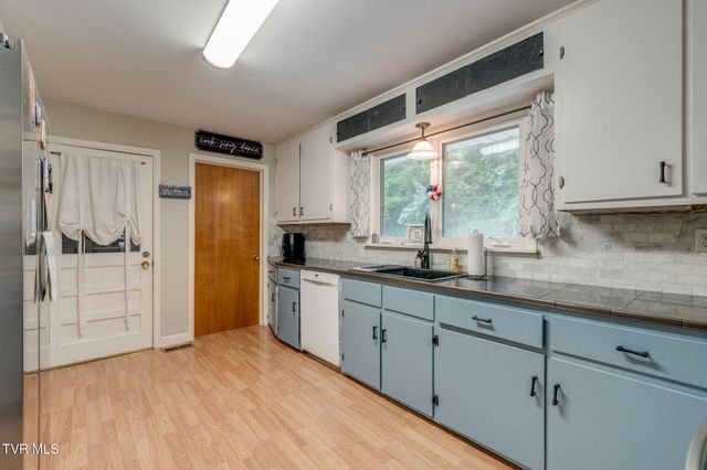 1704 Acorn Court, Johnson City, TN 37601