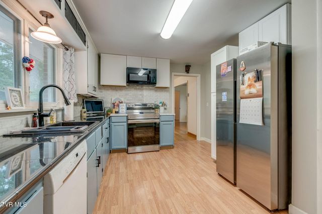 1704 Acorn Court, Johnson City, TN 37601