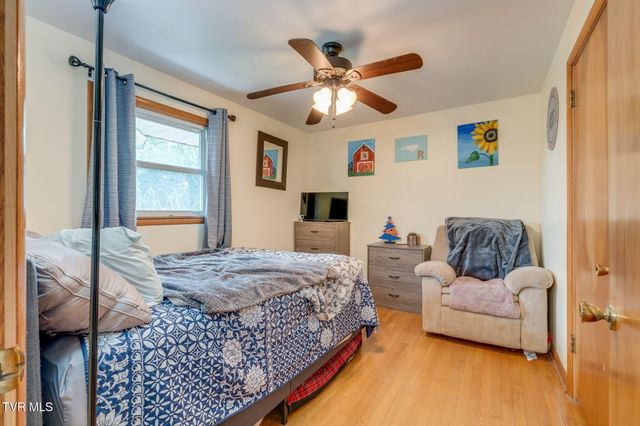 1704 Acorn Court, Johnson City, TN 37601