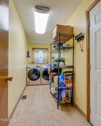 1704 Acorn Court, Johnson City, TN 37601