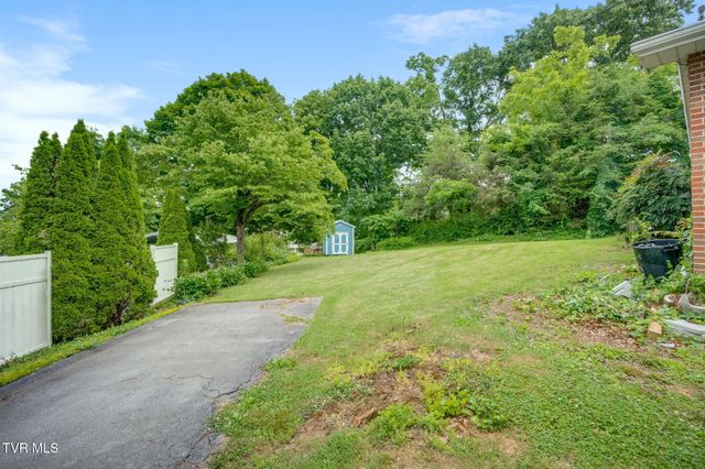 1704 Acorn Court, Johnson City, TN 37601