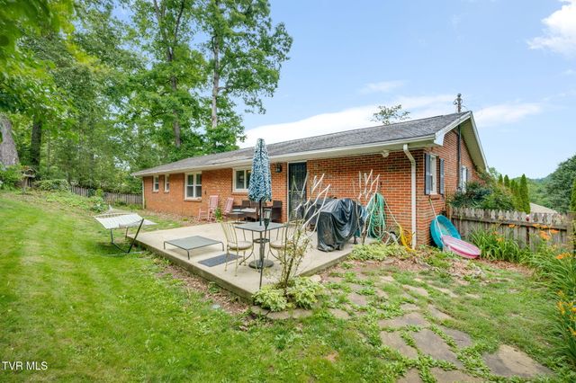 1704 Acorn Court, Johnson City, TN 37601