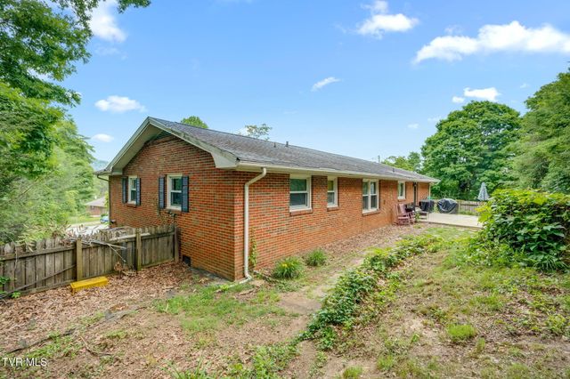 1704 Acorn Court, Johnson City, TN 37601