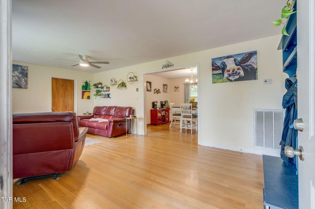 1704 Acorn Court, Johnson City, TN 37601
